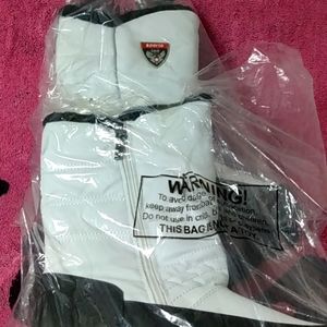 NWT WOMANS Winter boots still in plastic